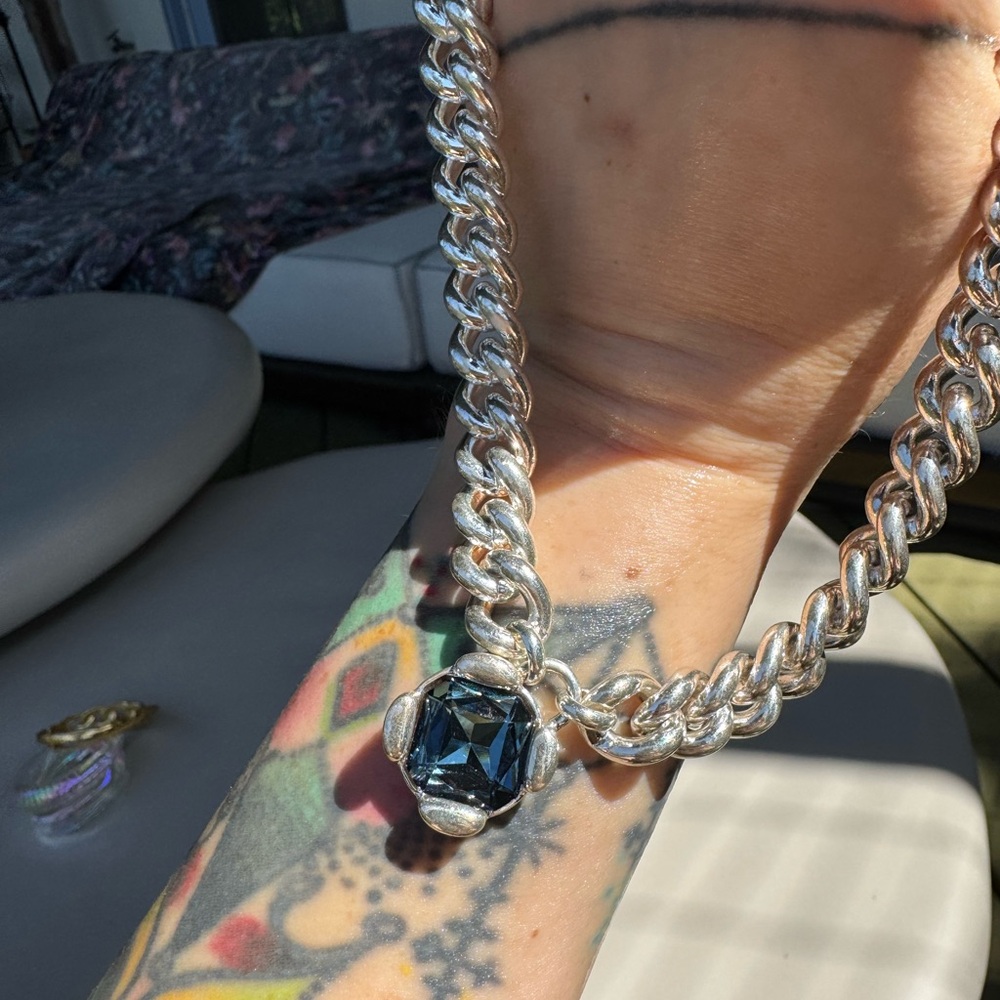 UNO de 50 Silver Necklace with Dark Blue Stone - Picture 5 of 10